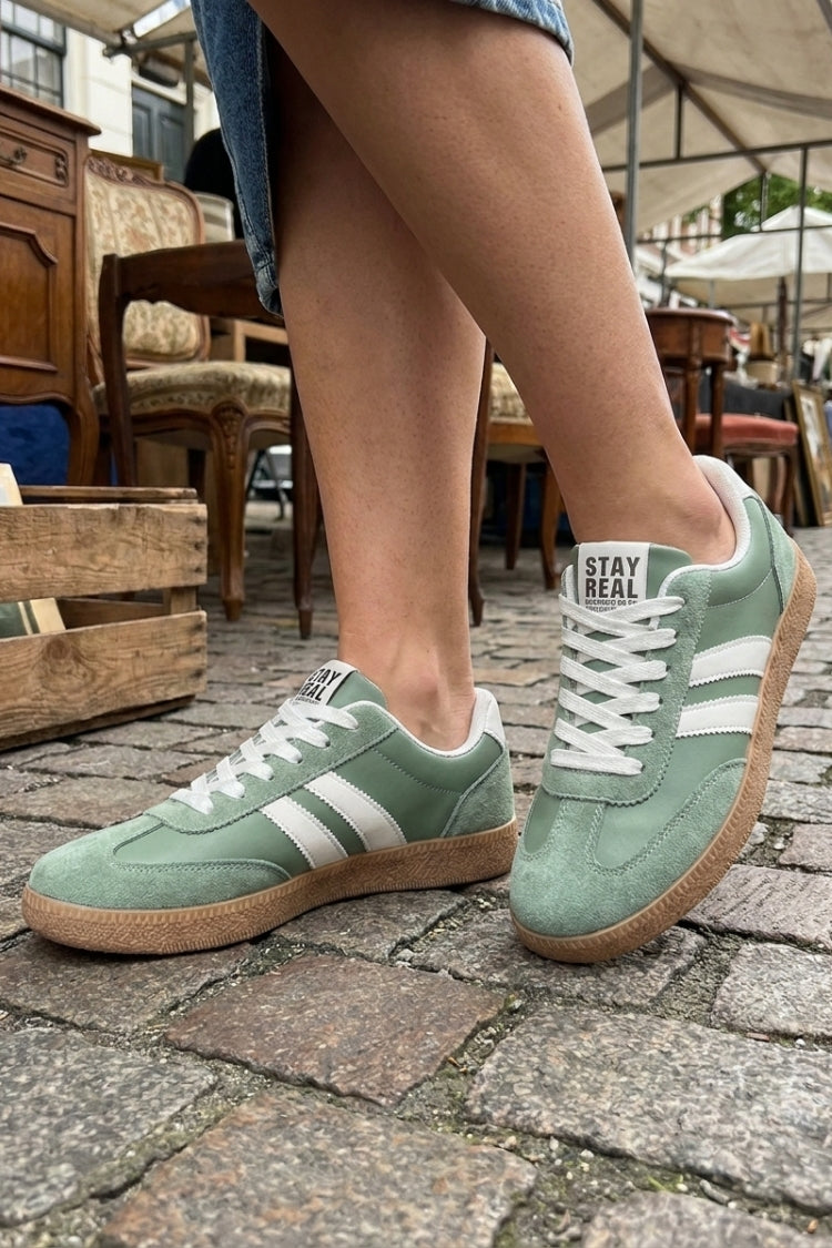 Women's Retro Sneakers | Contrast Stripe