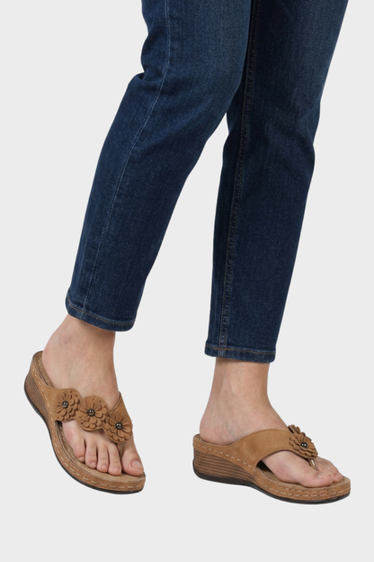 Women's  Flip-Flops Sandals with Floral Appliqué