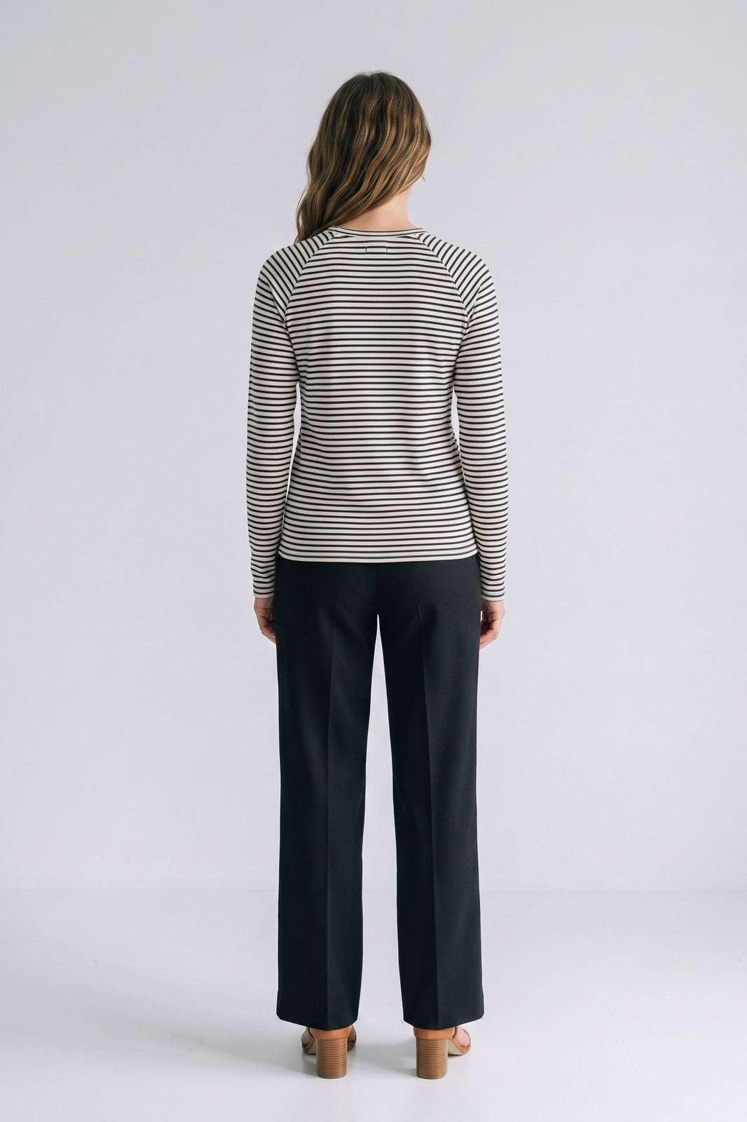 Women's Striped Long-Sleeve Shirt | Raglan — Weiß — back view — on model
