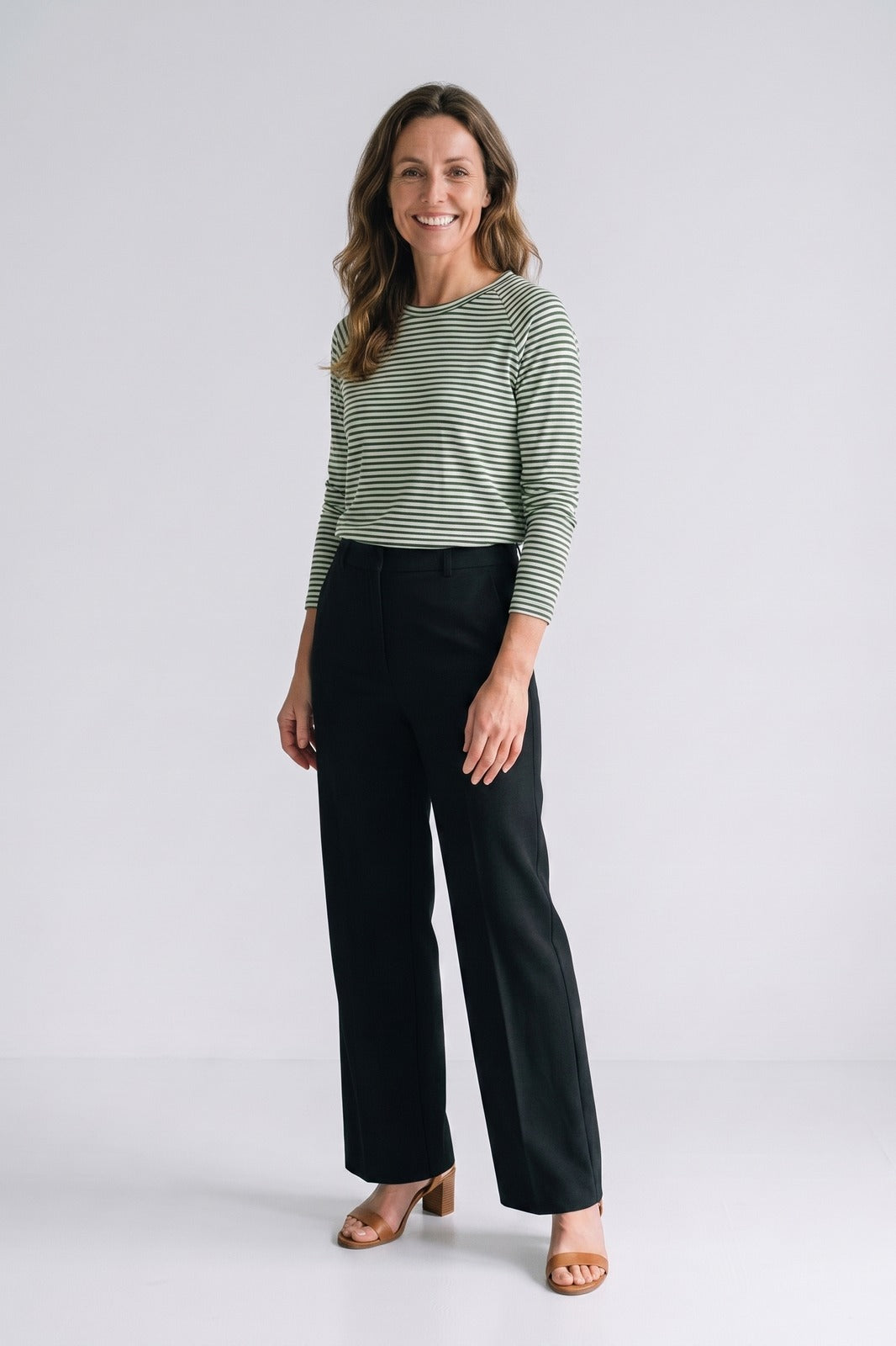 Women's Striped Long-Sleeve Shirt | Raglan — Grün — front view — on model