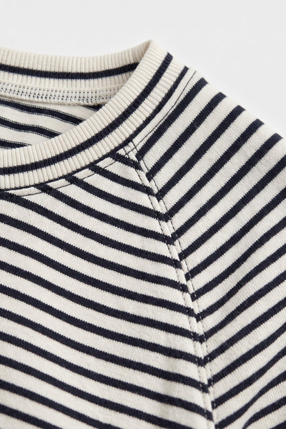 Women's Striped Long-Sleeve Shirt | Raglan — Weiß — detail — on model